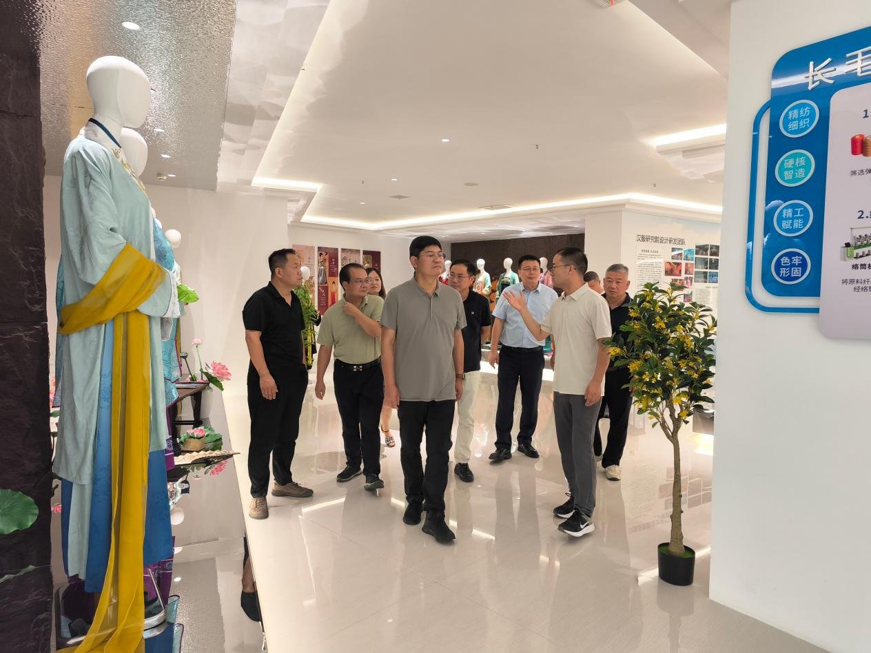 18新利最新登录手机版登录召开“霓裳