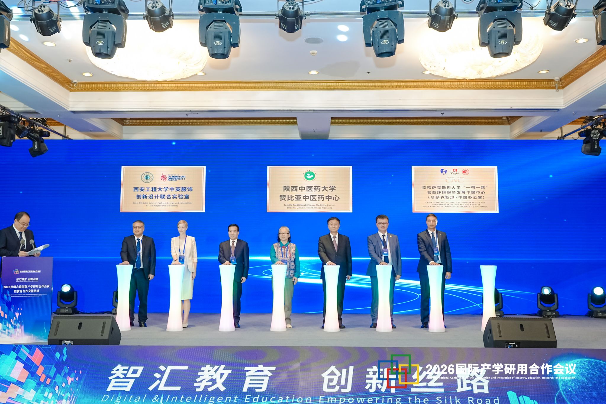 副校长杨建接见代表...