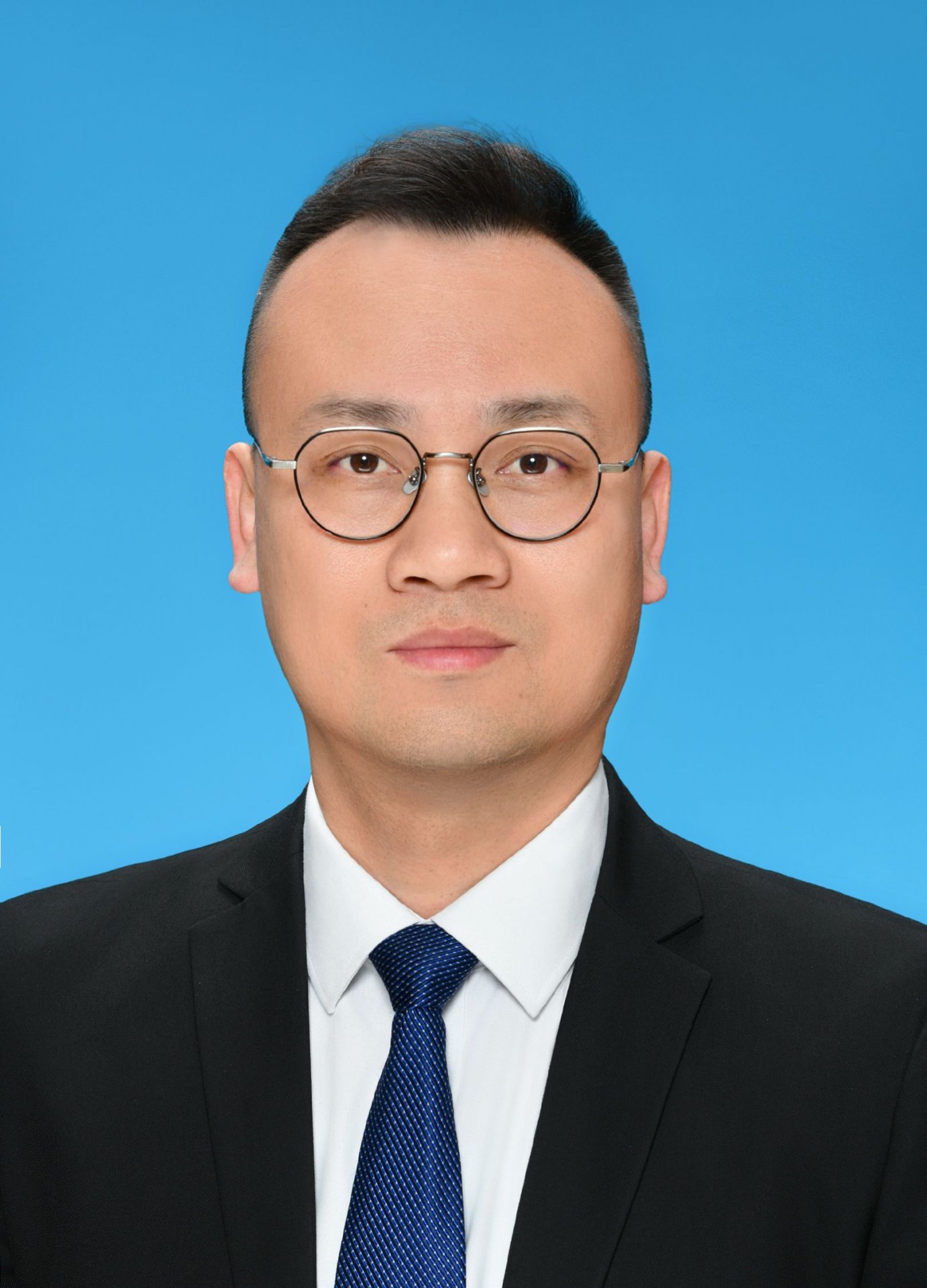 负责师资队伍与人才建设