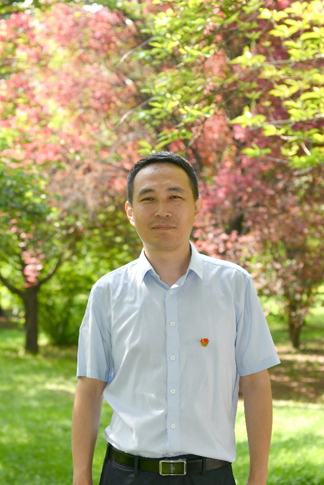 汲取奋进力量