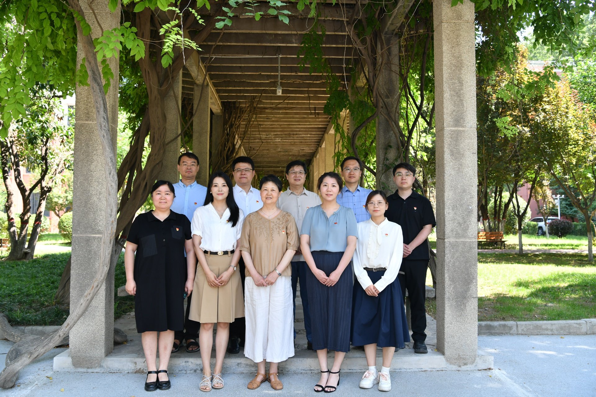 为大力弘扬榜样精神