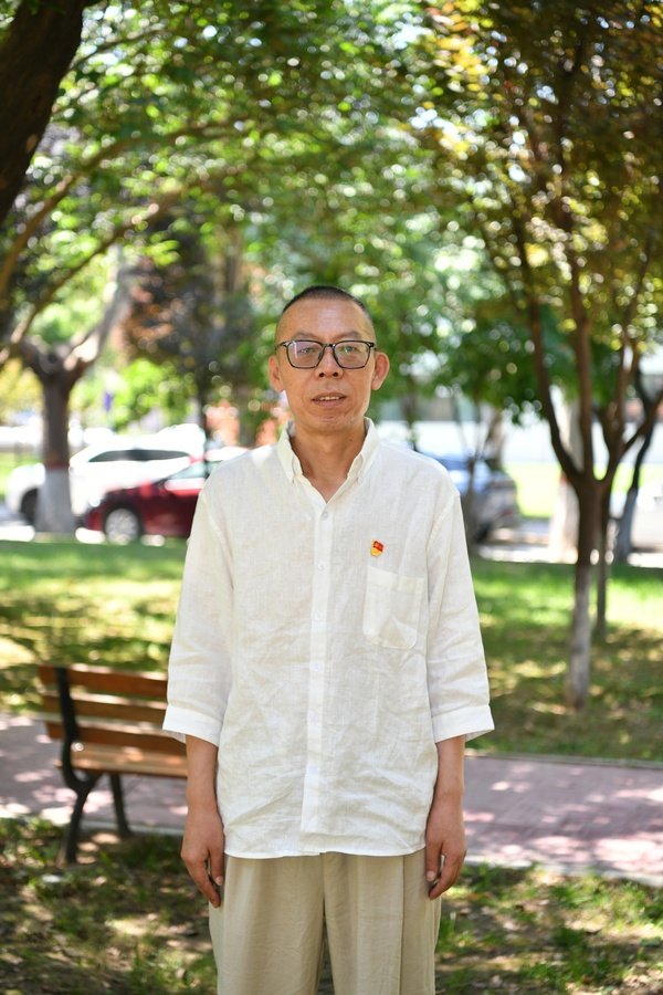 营造崇尚先进