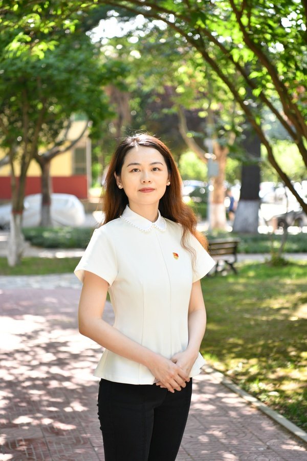 优秀党务工作者17名和先进院(部)级