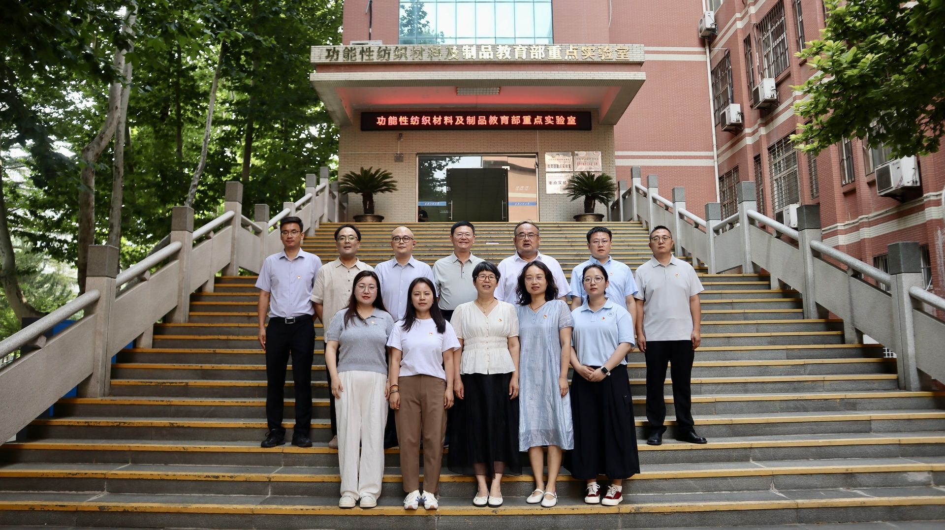 发挥先进典型示范引领作用