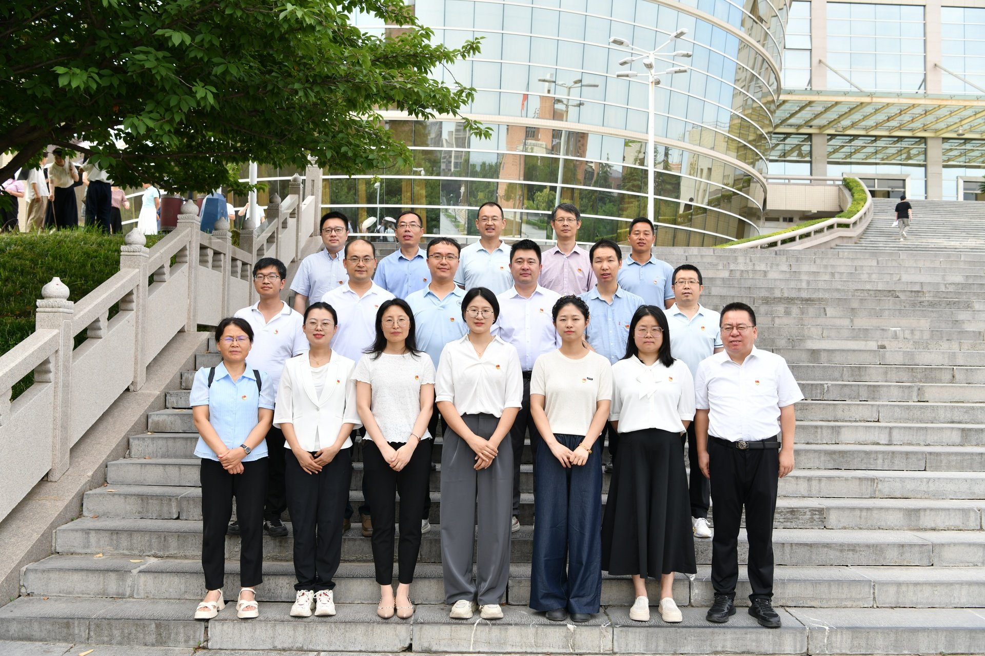 奋力谱写18新利真人登陆成为巴塞罗那