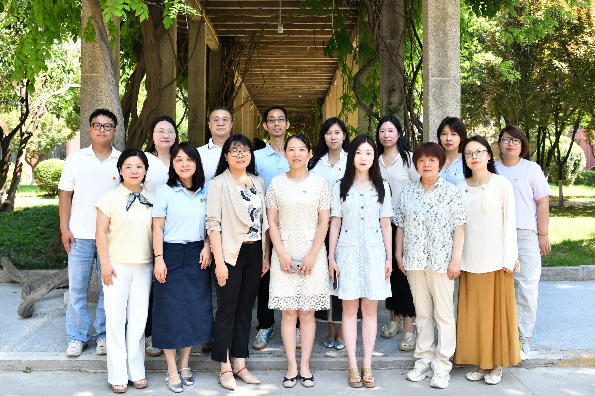 引导全校各级党组织和广大党员18新利